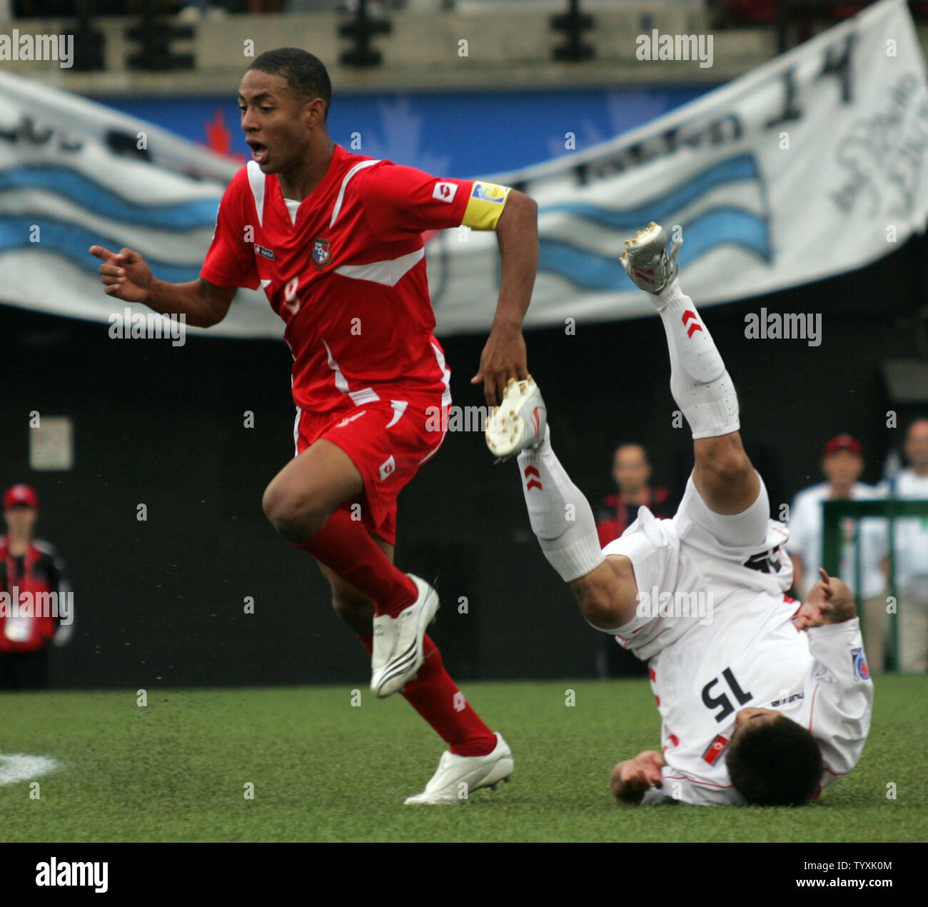 Panama's forward Gabriel Torres (L) pursues the ball after scrimmaging with North Korean defender Yong Il Yun (15) during the second half of the opening FIFA Under-20 World Cup match at Frank Clair Stadium in Ottawa, Canada on June 30, 2007. The match ended in a scoreless tie. (UPI Photo/Grace Chiu). Stock Photo