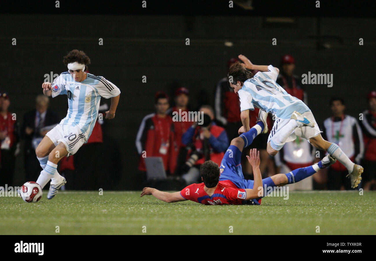 Argentina's forward Sergio Aguero (left) steals the ball from Czech defender Marek Suchy (C) as teammate Pablo Piatti hurdles over him during the second half of the FIFA Under-20 World Cup match at Frank Clair Stadium in Ottawa, Canada on June 30, 2007. The match ended in a scoreless tie. (UPI Photo/Grace Chiu). Stock Photo