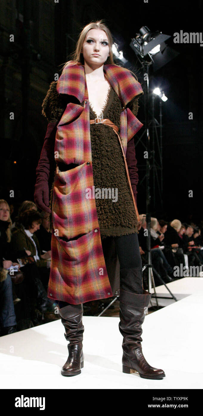 A Model Presents A Creation By Japanese Designer Akira Onozuka For Fashion House Zucca S Fall Winter 2006 2007 Ready To Wear Collection In Paris Thursday March 2 2006 Upi Photo William Alix Stock Photo Alamy A Model Presents A Creation By Japanese Designer Akira Onozuka For Fashion House Zucca S Fall Winter 2006 2007 Ready To Wear Collection In Paris Thursday March 2 2006 Upi Photo William Alix Stock Photo Alamy