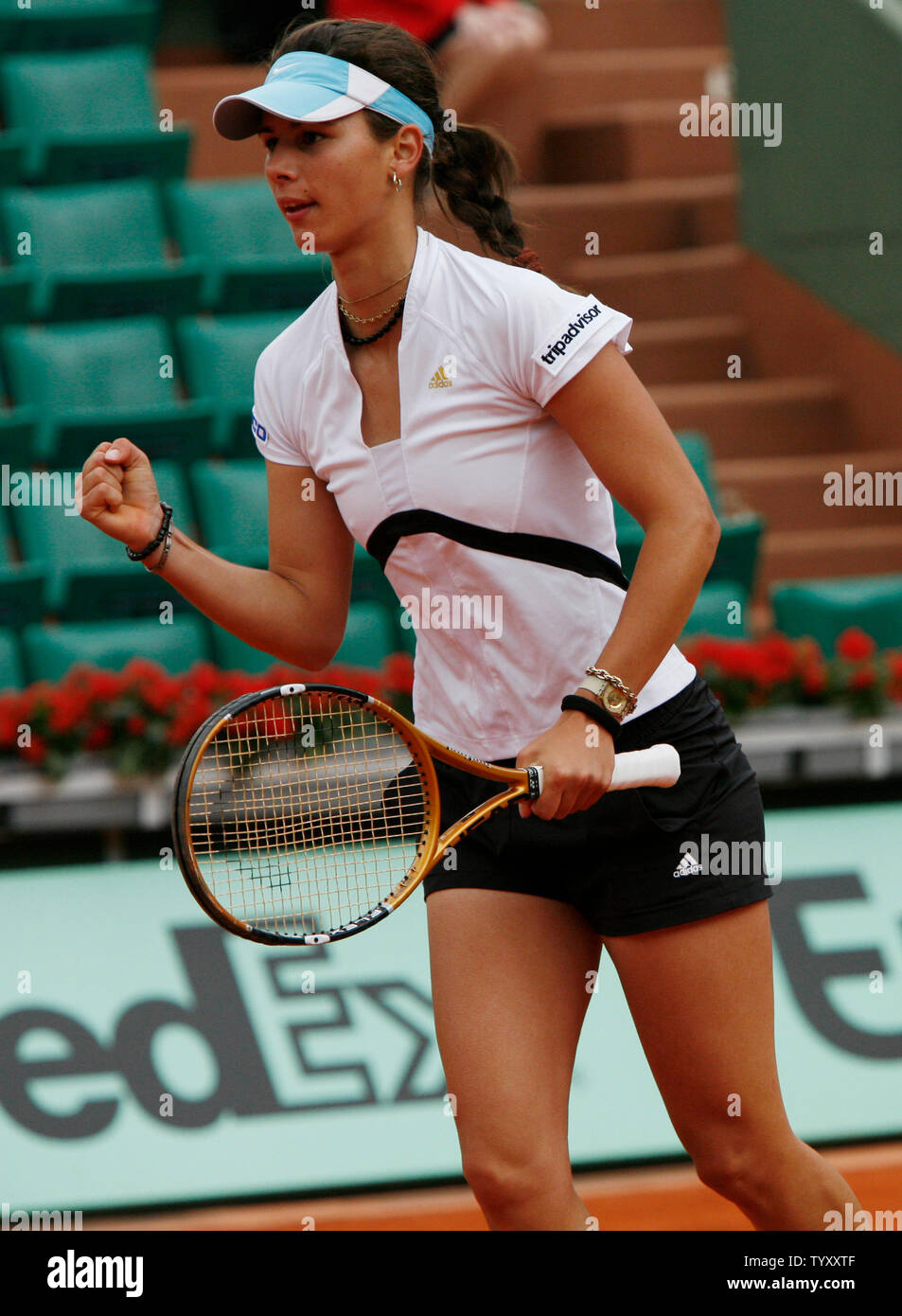 Bulgarian Tsvetana Pironkova reacts to hitting a winner during her first  round match against American Serena Williams at the French Open at Roland  Garros in Paris on May 27, 2007. The match