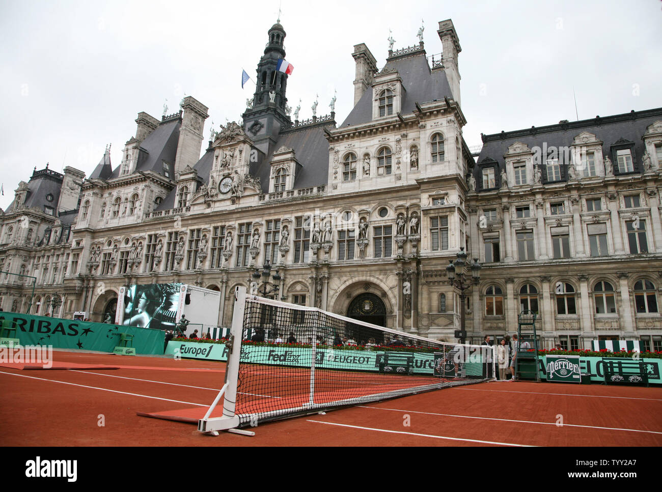 A clay court is set up in front of the Hotel de Ville (city hall) for the  launch of the exhibition "Roland Garros in the City" in Paris on June 4,  2008.