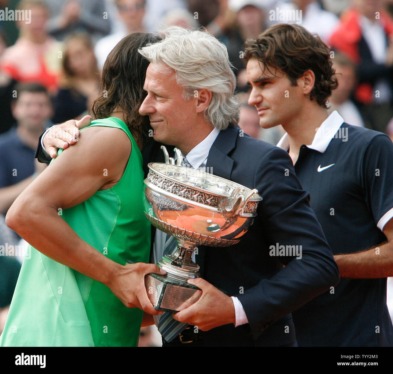 Rafael Nadal (L) of Spain is congratulated by tennis great Bjorn Borg (C)  as runner-up Roger Federer of Switzerland looks on after the finals of the  French Tennis Open in Paris on
