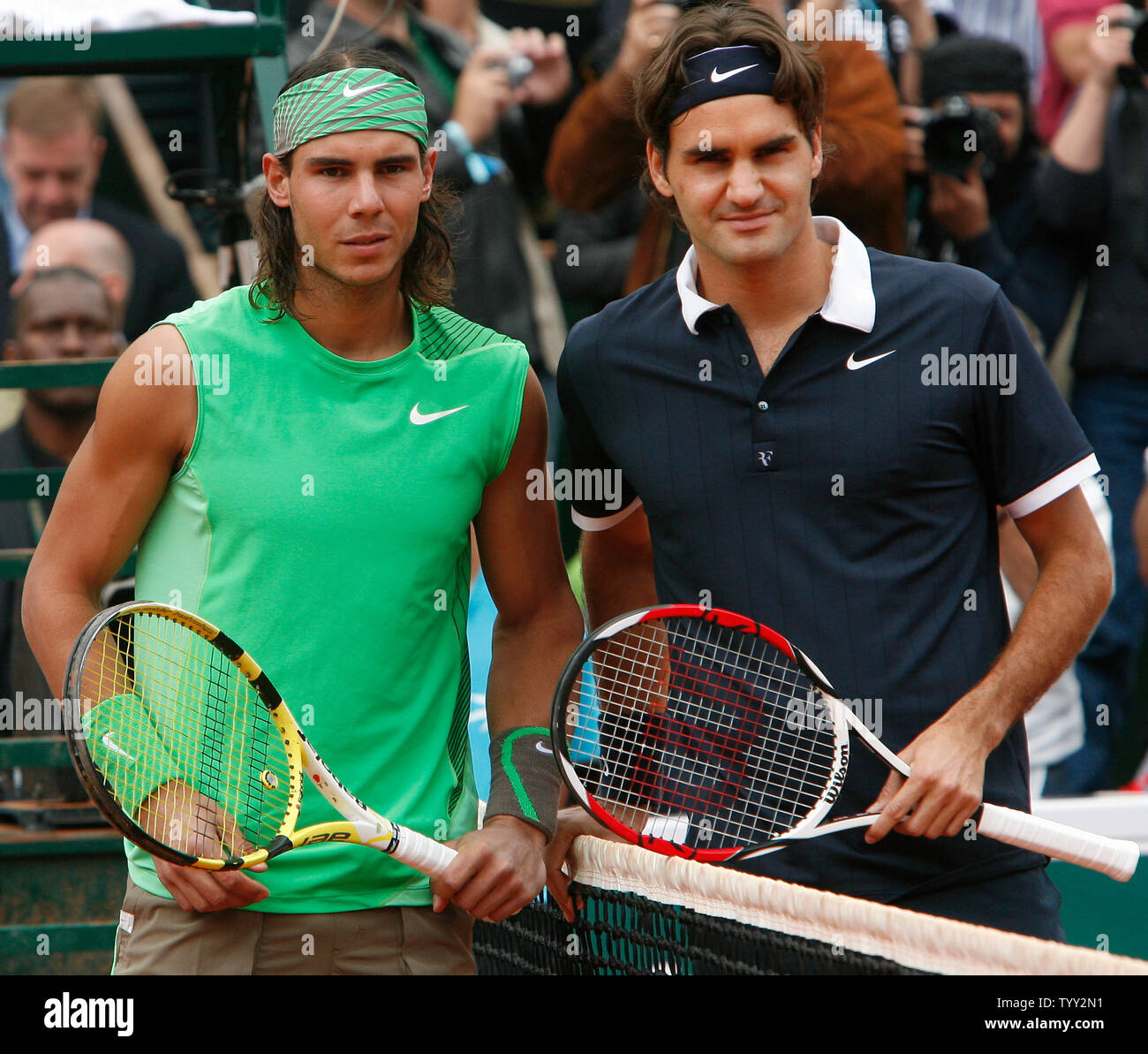 Rafael Nadal (L) of Spain and Roger Federer of Switzerland prepare to play  their finals match at the French Tennis Open in Paris on June 8, 2008. The  second-seeded Nadal defeated the