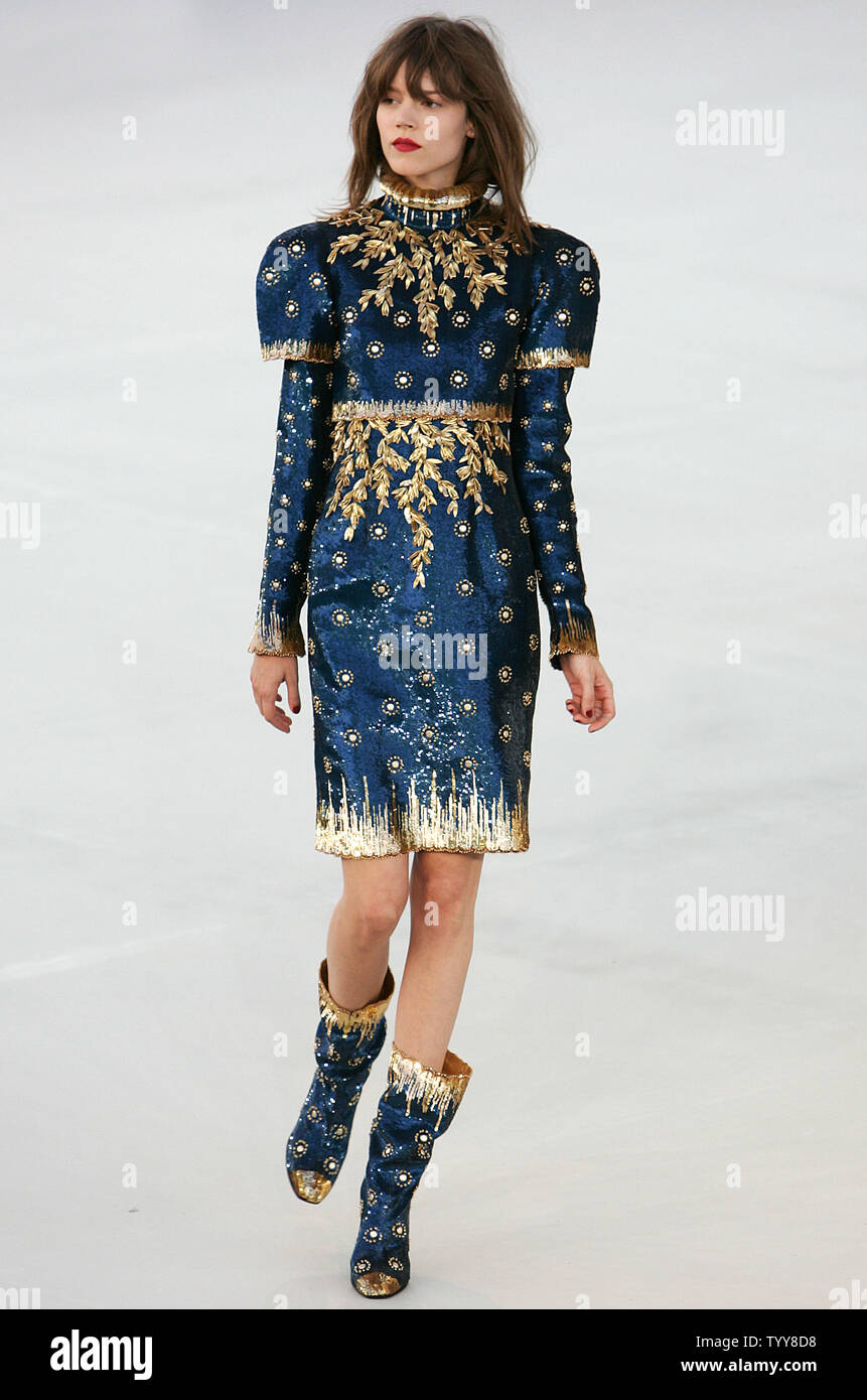 Karl Lagerfeld Paris Fashion Week - creations by German designer Karl  Lagerfeld for Chanel at the Fall/Winter 2011/2012 - Catwalk. Paris, France  - 05.07.11 Stock Photo - Alamy