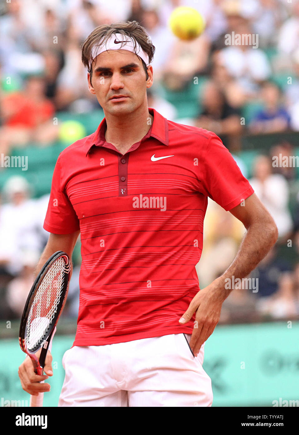 Roger Federer of Switzerland pauses between pointst during his French Open  mens semifinal match against Serbian Novak Djokovic at Roland Garros in  Paris on June 3, 2011. Federer defeated Djokovic 7-6 (5),