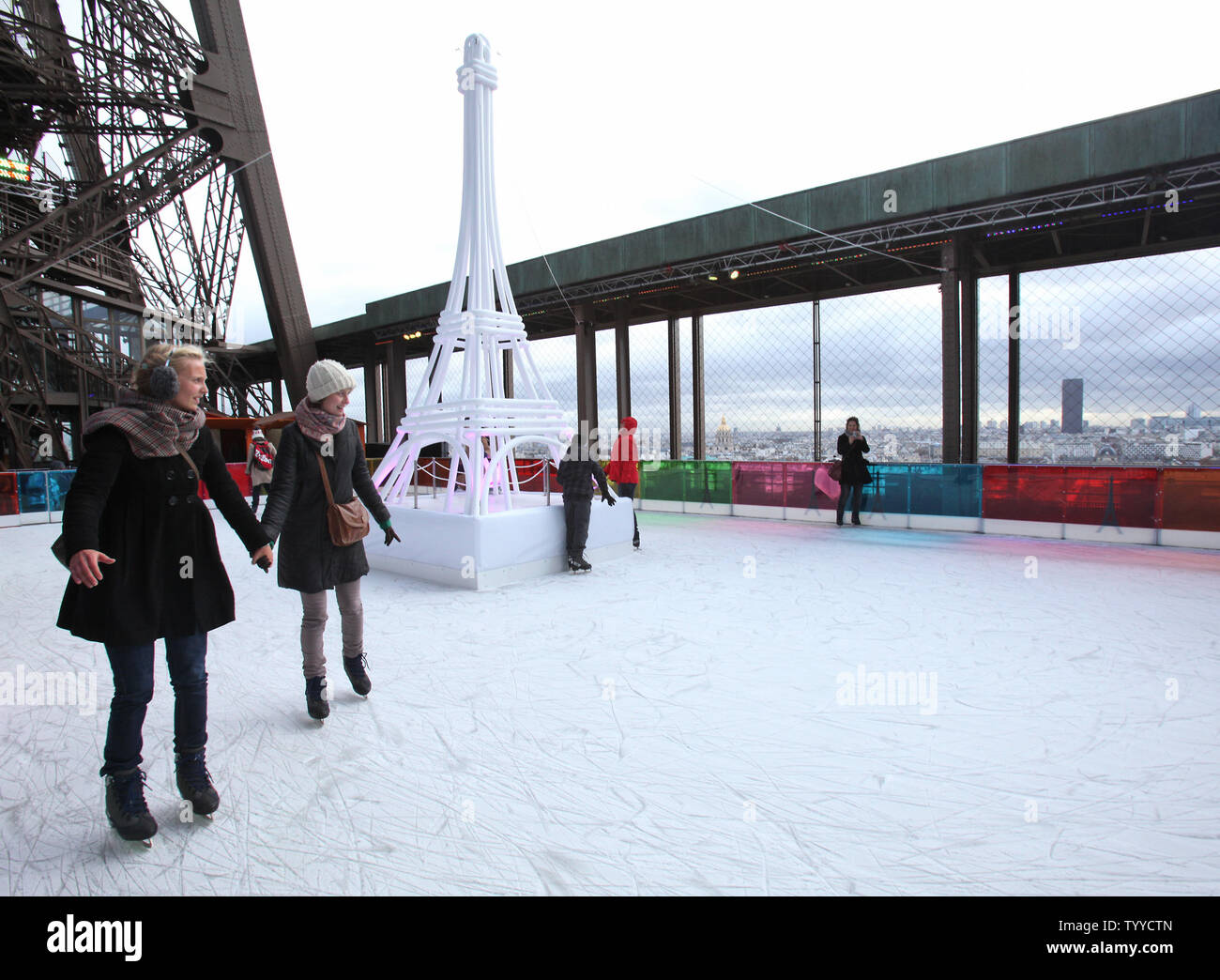 Paris ice skating tour eiffel hires stock photography and images Alamy