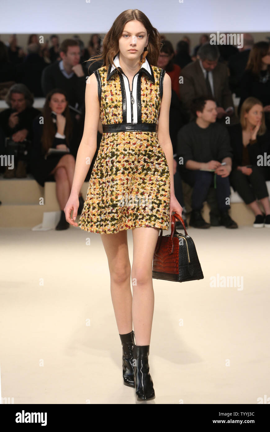 Louis vuitton fashion show hi-res stock photography and images - Alamy