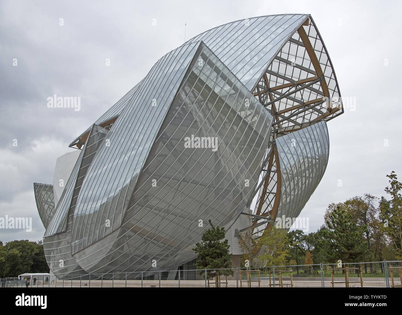 Frank Gehry Will Design Bernard Arnault's Towering New Paris Art Museum