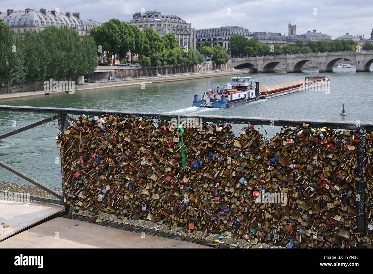 Love locks - Cadenas d'Amour - Paris Bridges