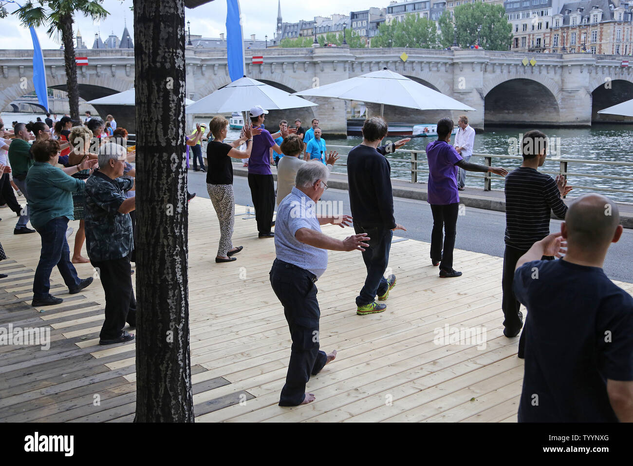 Tai Chi Paris Stock Photos Tai Chi Paris Stock Images Alamy