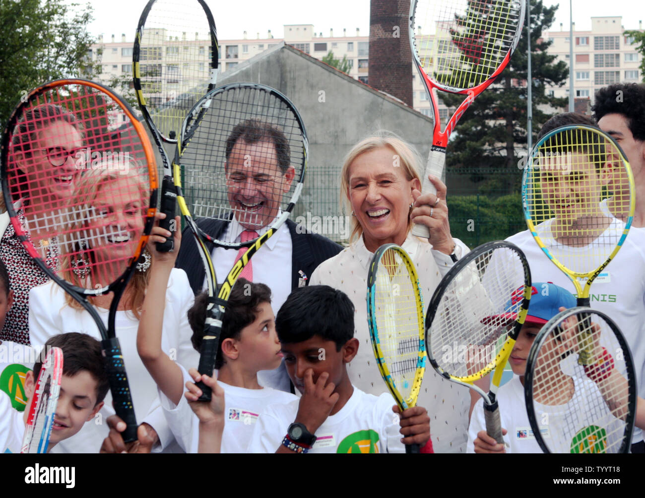 US ambassador to France Jane Hartley (2L) and tennis stars Franco-US  national Marie Pierce (L) and Czech-born US national Martina Navratilova  (R) pose with children from Aubervilliers, a suburb north of Paris,