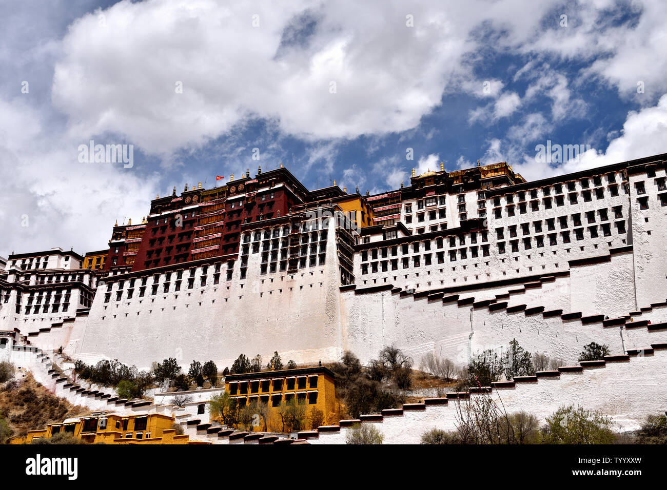Potala Palace in Lhasa, Tibet, photographing this magnificent palace ...