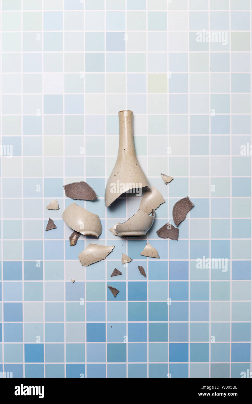 Broken Vase High Resolution Stock Photography and Images Alamy