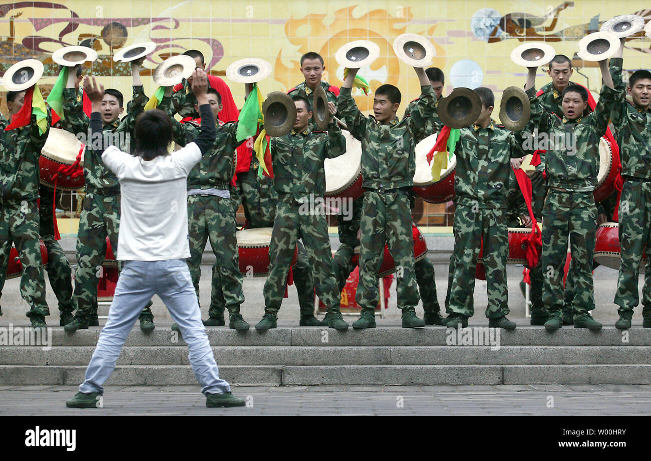 Chinese peoples liberation army soldiers hi-res stock photography and ...