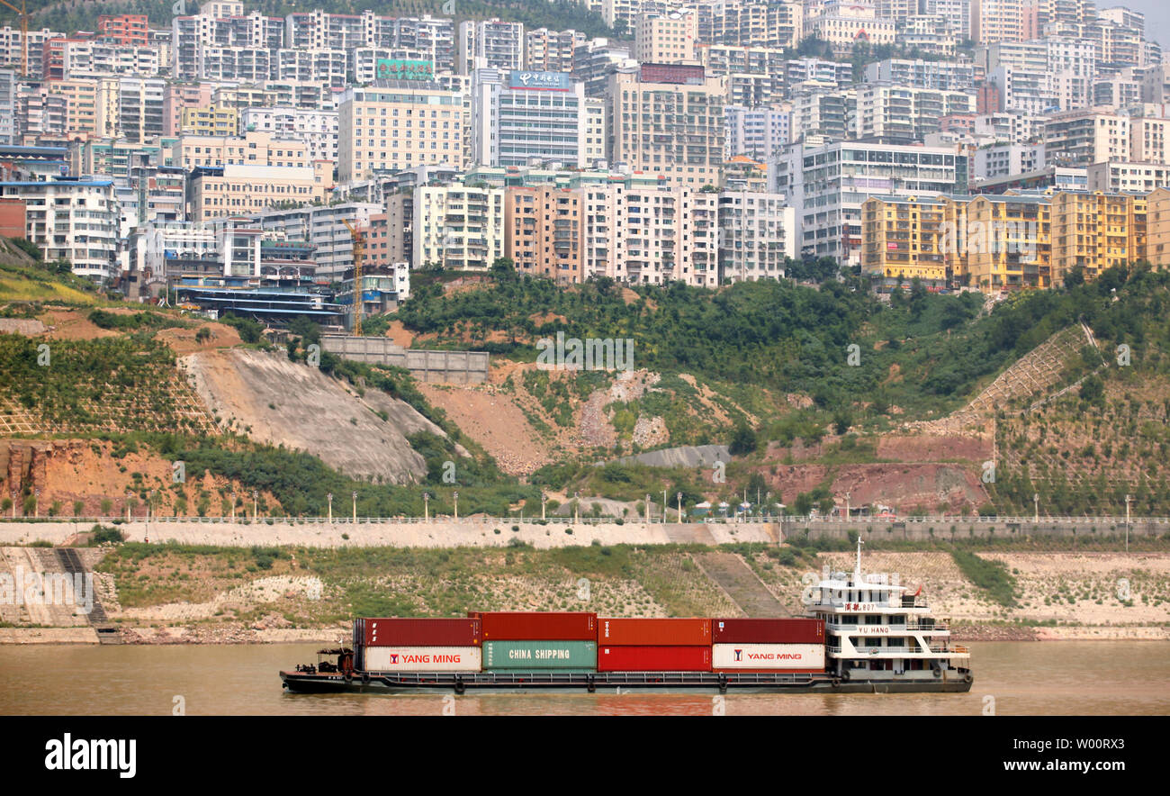 Container ship in yangtze river hi-res stock photography and images - Alamy