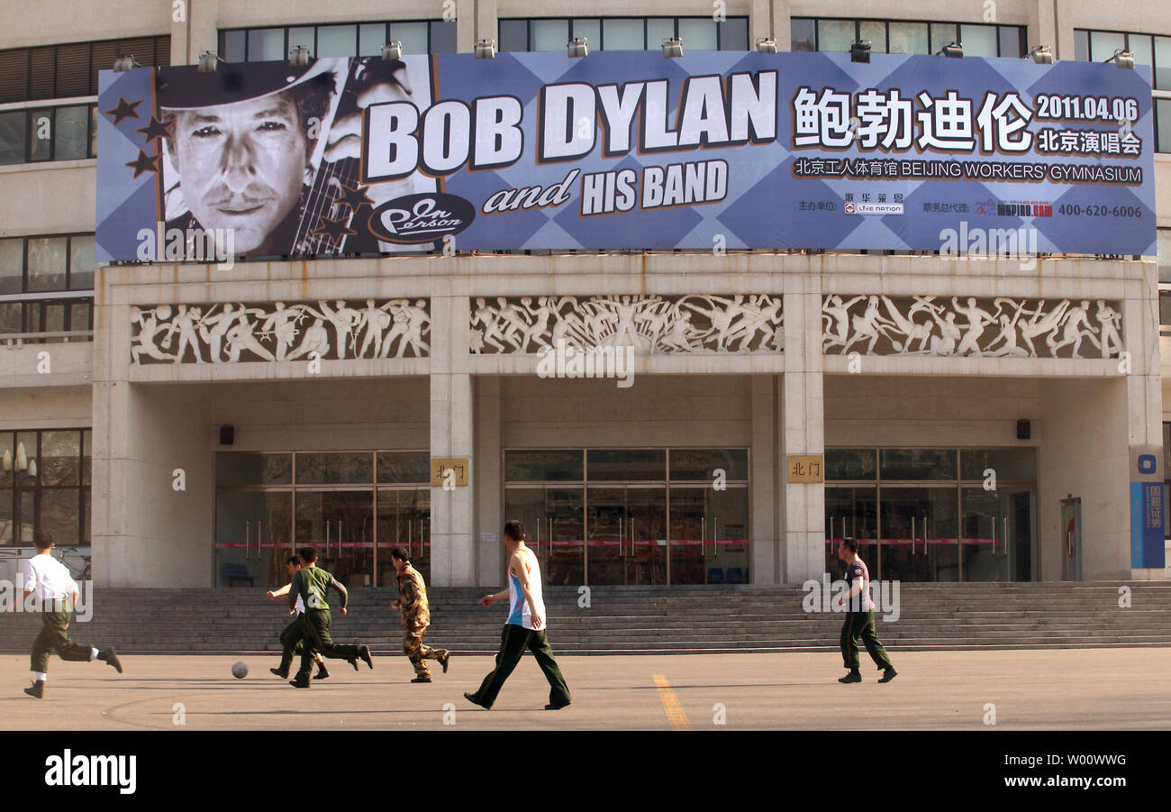 Chinese Soldiers Play Soccer In Front Of Beijing S Iconic Worker S