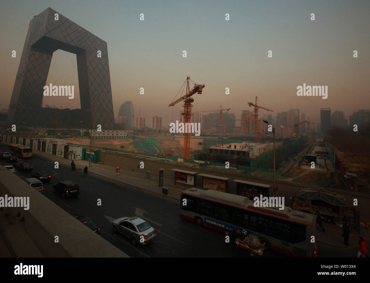 'Hazardous' air pollution blankets Beijing on December 8, 2013. China's