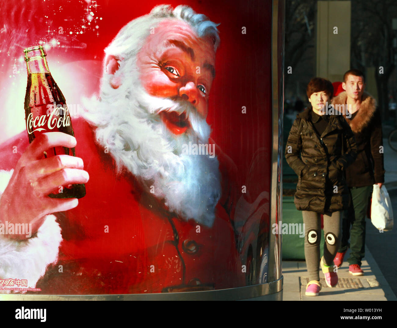 Coca cola santa hires stock photography and images Alamy