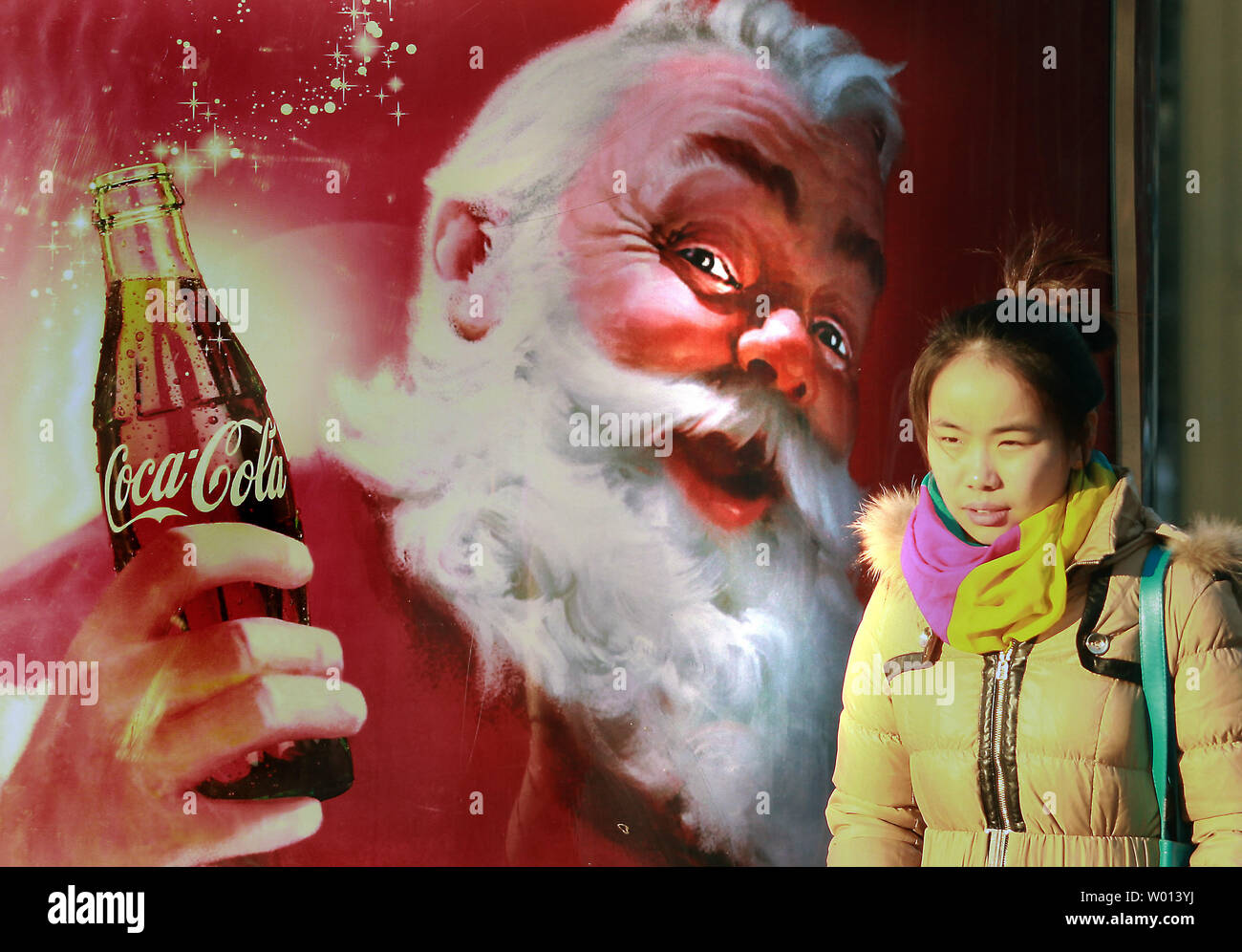 Santa claus coca cola hires stock photography and images Alamy