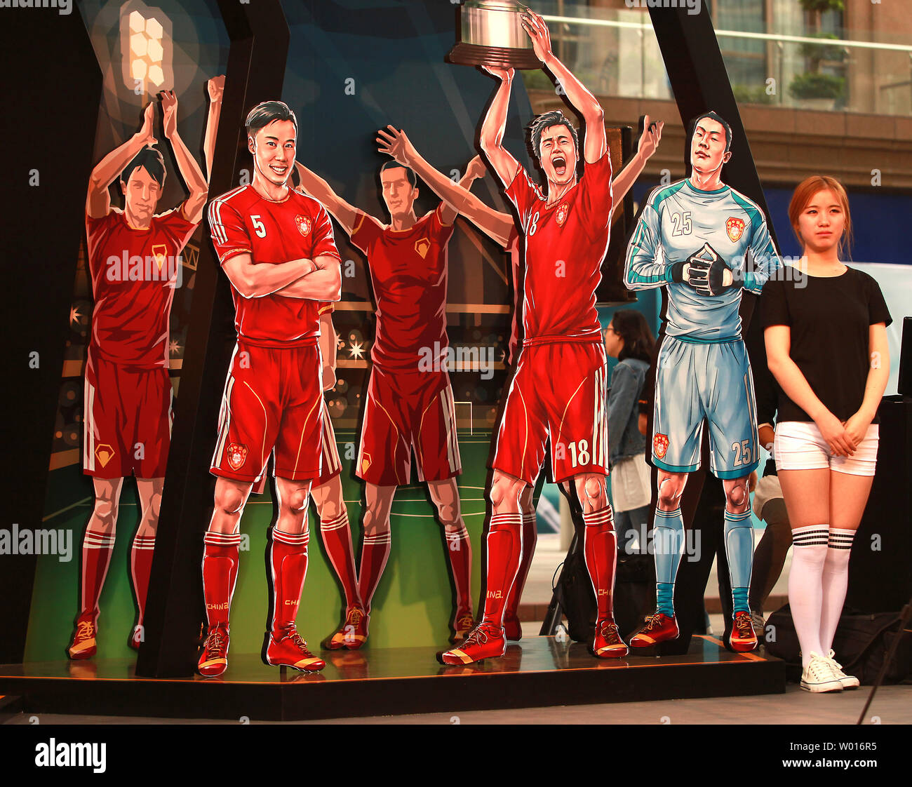 Life size cutouts hi-res stock photography and images - Alamy