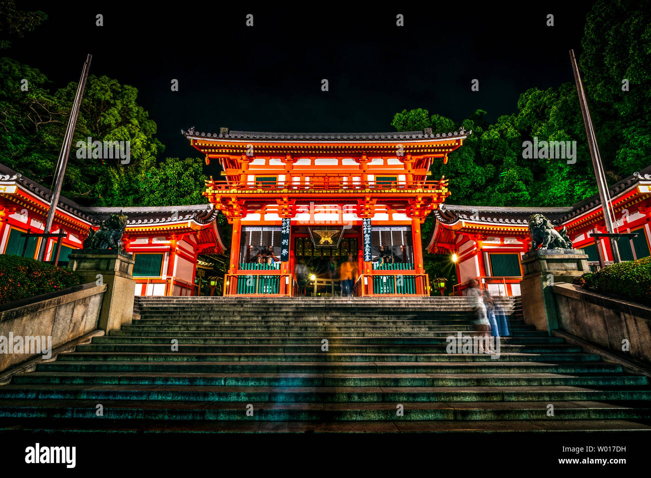 Yasaka shrine at night Stock Photo - Alamy