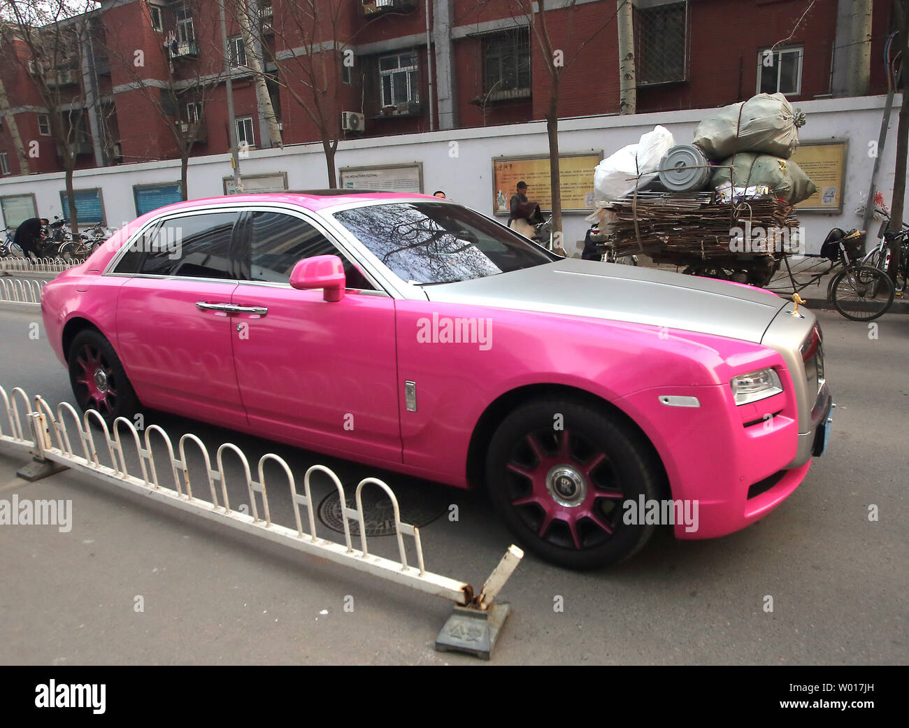 RollsRoyce Ghost is Pink in China  Luxury cars rolls royce Rolls royce  interior Pretty cars