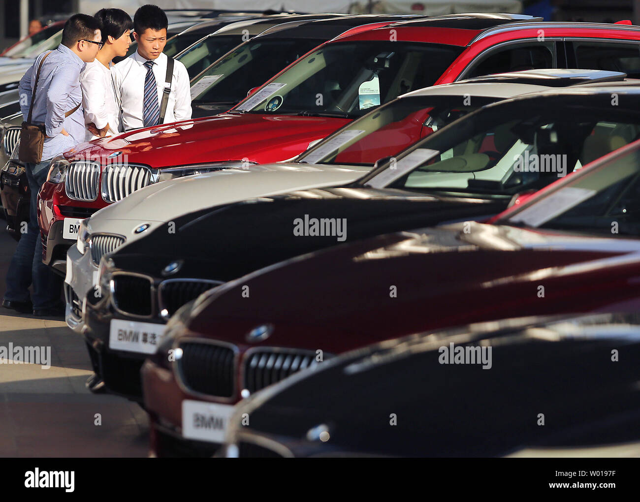 Row of bmws hires stock photography and images Alamy