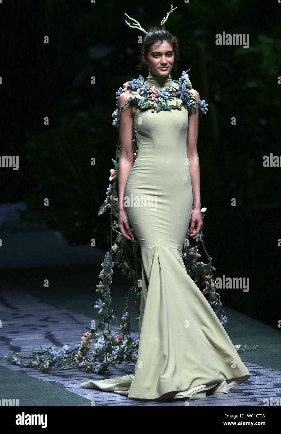 evening dresses made in china available we are China Guangzhou most famous evening gown manufacturer,have many style in stock if u are wholesale message us for wholesale price , wholesale price do u like it ? if