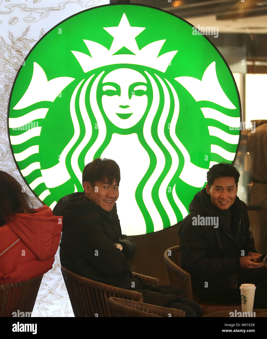 Worlds largest coffeehouse chain hires stock photography and images Alamy