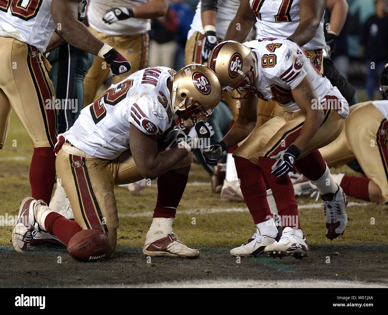 Cedrick Wilson #84 celebrates the 49ers 2nd touchdown Saturday afternoon at  Candlestick Park in San Francisco, Calif. Wilson celebrates with Derrick  Deese. (Contra Costa Times/Karl Mondon/December 27, 2003 Stock Photo - Alamy