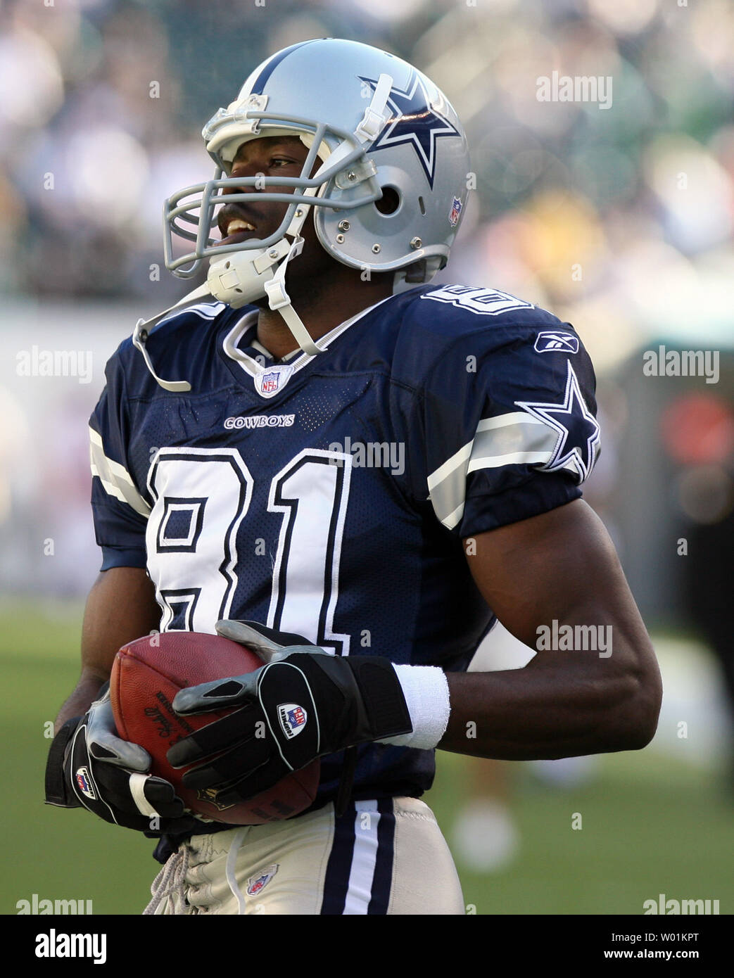 Former Eagles and current Dallas wide receiver Terrell Owens goes through  some pregame practice prior to the Dallas Cowboys-Philadelphia Eagles NFL  football action at Philadelphia's Lincoln Field October 8, 2006. Owens  appeared