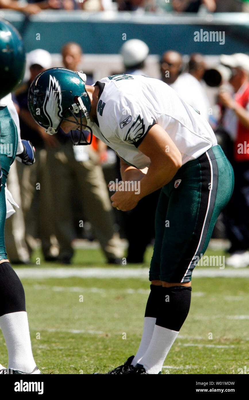 Philadelphia Eagles kicker David Akers gives his customary bow to the goal posts after making the point after attempt after Philadelphia's first touchdown during first quarter play in Philadelphia at Lincoln Financial Field September 7, 2008.  Philadelphia defeated St. Louis 38-3 in their home opener.    (UPI Photo/John Anderson) Stock Photo