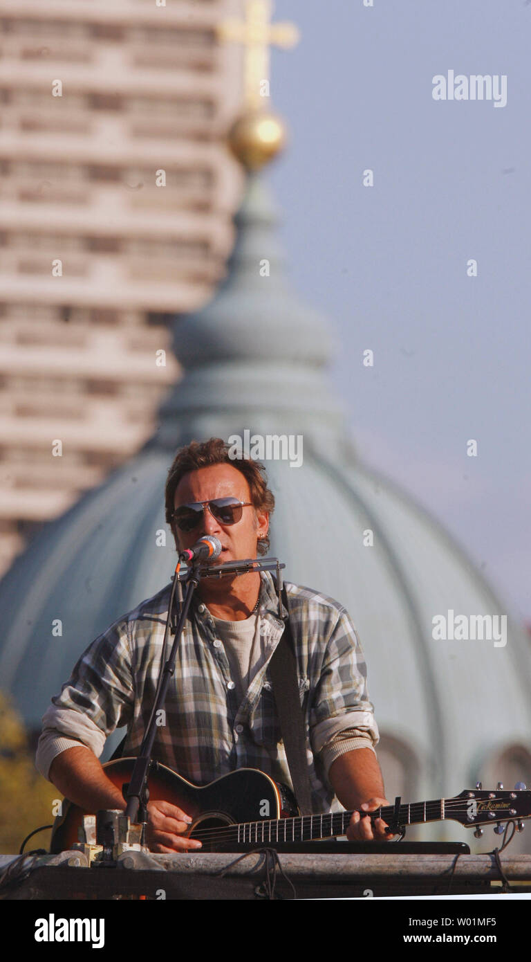 Singer Bruce Springsteen performs at a rally for Democratic Presidential candidate Sen. Barack Obama (D-IL) in front of Philadelphia City Hall in Philadelphia on October 4, 2008.  (UPI Photo/John Anderson) Stock Photo