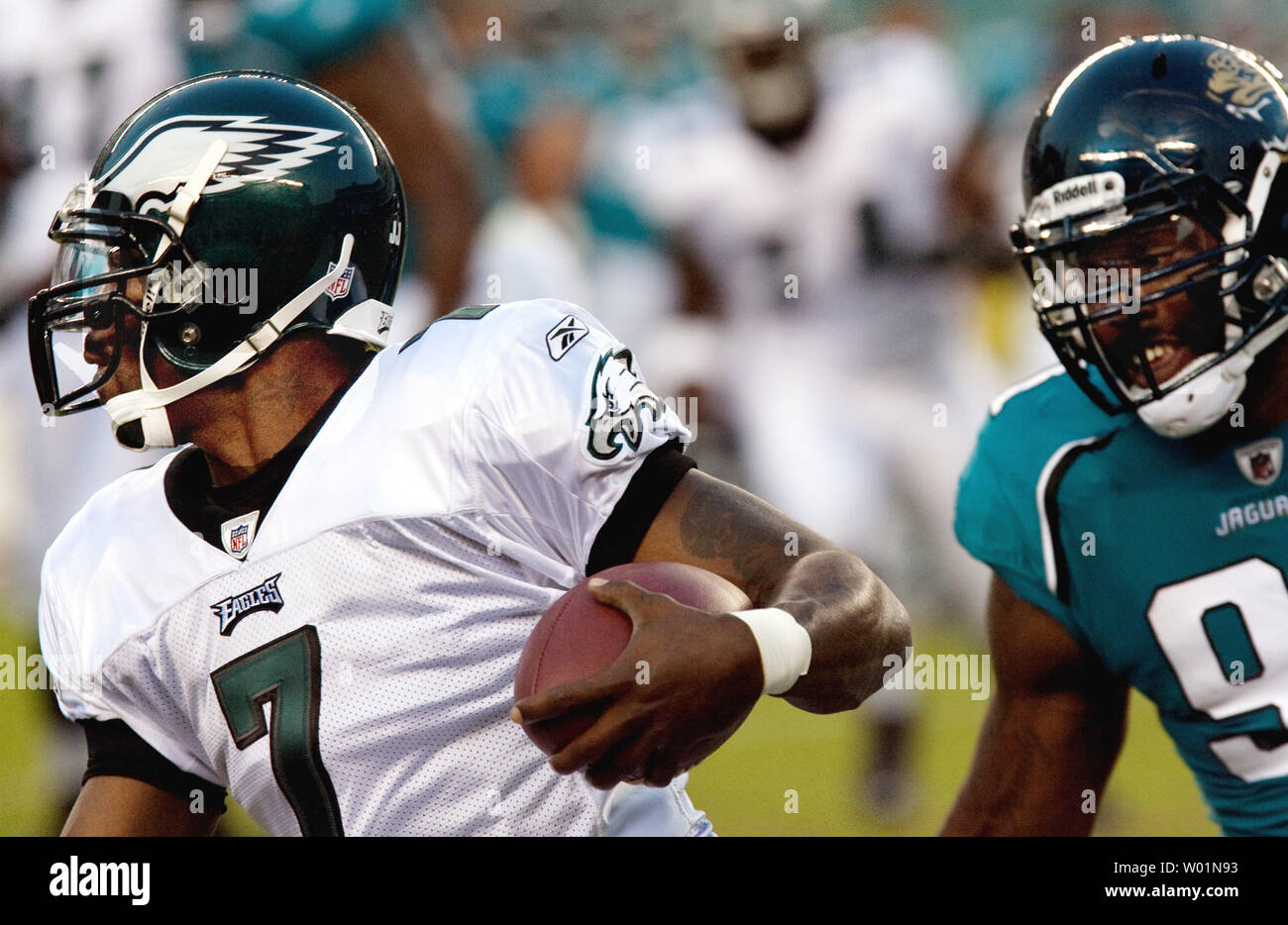 Philadelphia Eagles quarterback Michael Vick during NFL action against the  Dallas Cowboys at Lincoln Financial Field in Philadelphia on November 11,  2012. Dallas defeated Philadelphia 38-23. UPI / Laurence Kesterson Stock  Photo - Alamy