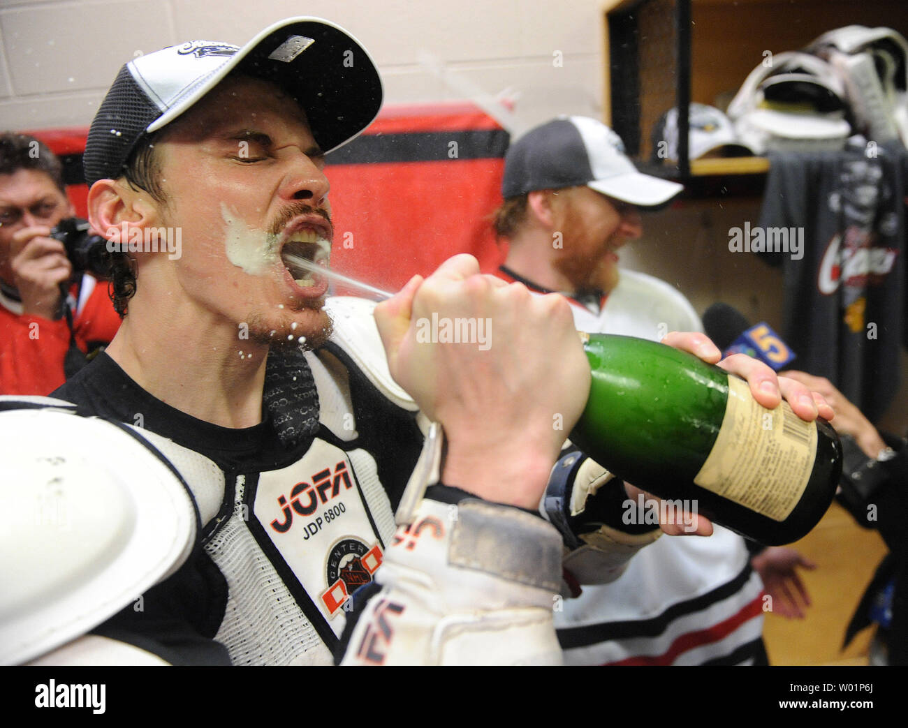 Chicago Blackhawks Tomas Kopecky Celebrates In The Locker