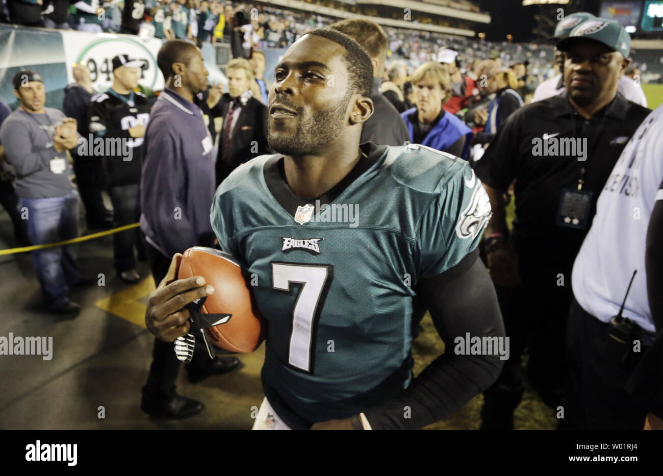 Philadelphia Eagles quarterback Michael Vick during NFL action against the  Dallas Cowboys at Lincoln Financial Field in Philadelphia on November 11,  2012. Dallas defeated Philadelphia 38-23. UPI / Laurence Kesterson Stock  Photo - Alamy