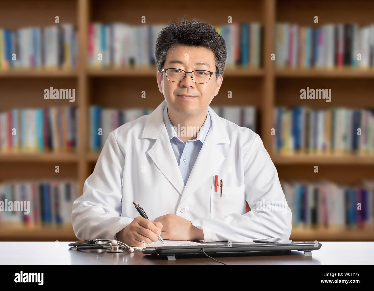 Male doctor hi-res stock photography and images - Alamy
