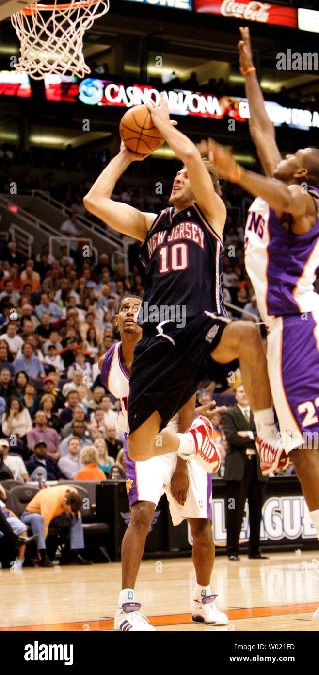 New Jersey Net Jason Kidd looks for a someone to pass to against the  Phoenix Suns in the second quarter November 25, 2005 in Phoenix, AZ. (UPI  Photo/Will Powers Stock Photo - Alamy