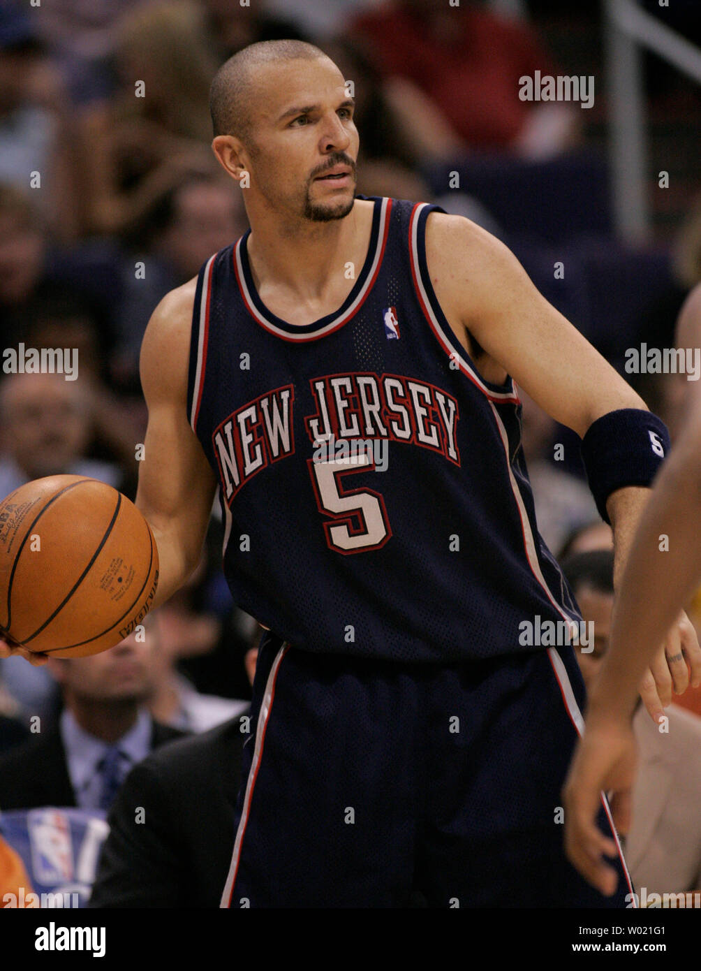 New Jersey Net Jason Kidd looks for a someone to pass to against the  Phoenix Suns in the second quarter November 25, 2005 in Phoenix, AZ. (UPI  Photo/Will Powers Stock Photo - Alamy