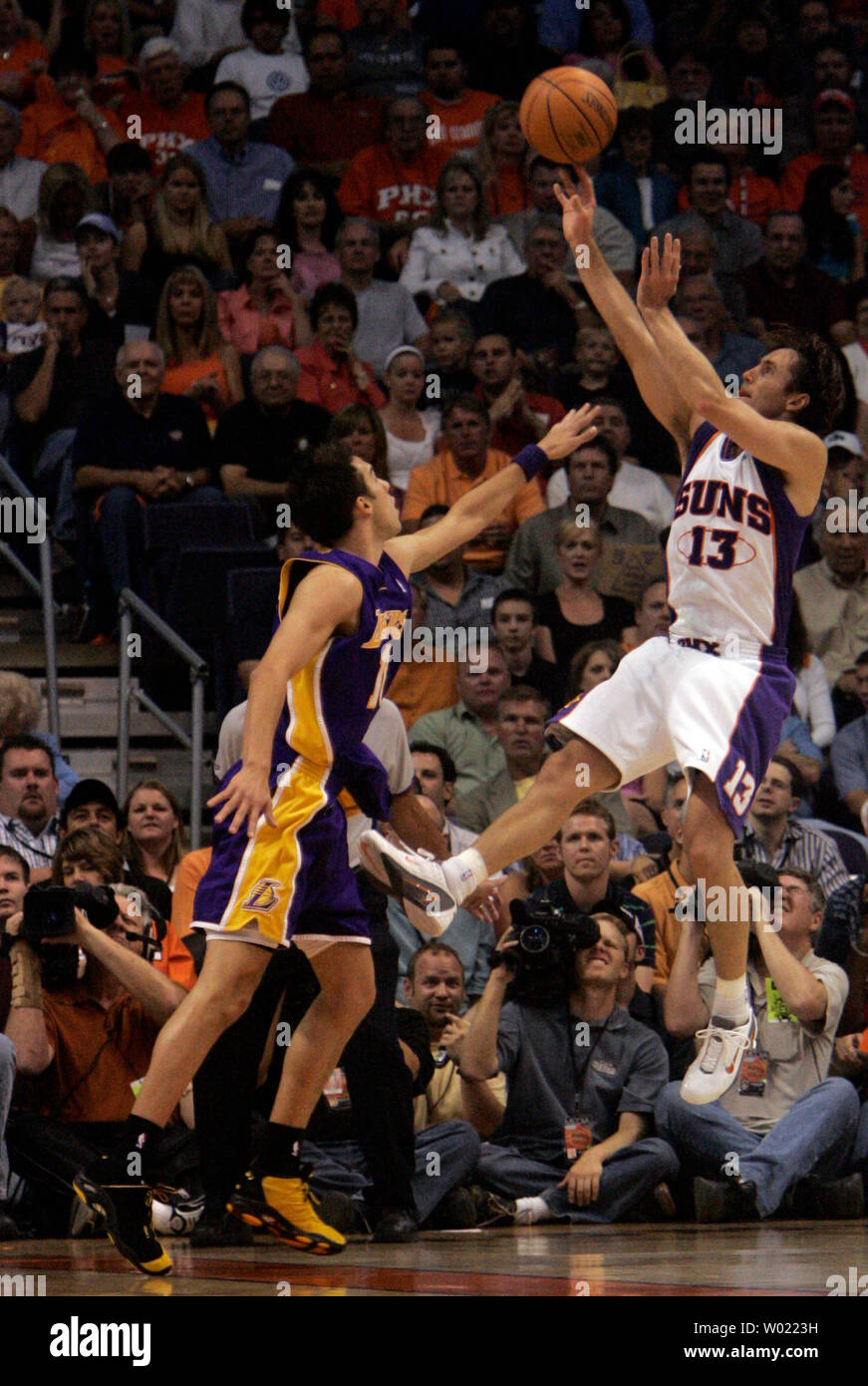 Phoenix Suns Steve Nash shoots a long jumper of the Los Angeles Lakers Sasha Vujacic in the first quarter of the second game of the NBA play offs in Phoenix, AZ April 26, 2006.       (UPI Photo/Will Powers) Stock Photo