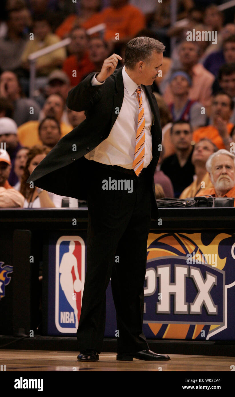 Phoenix suns coach mike dantoni hi-res stock photography and images - Alamy