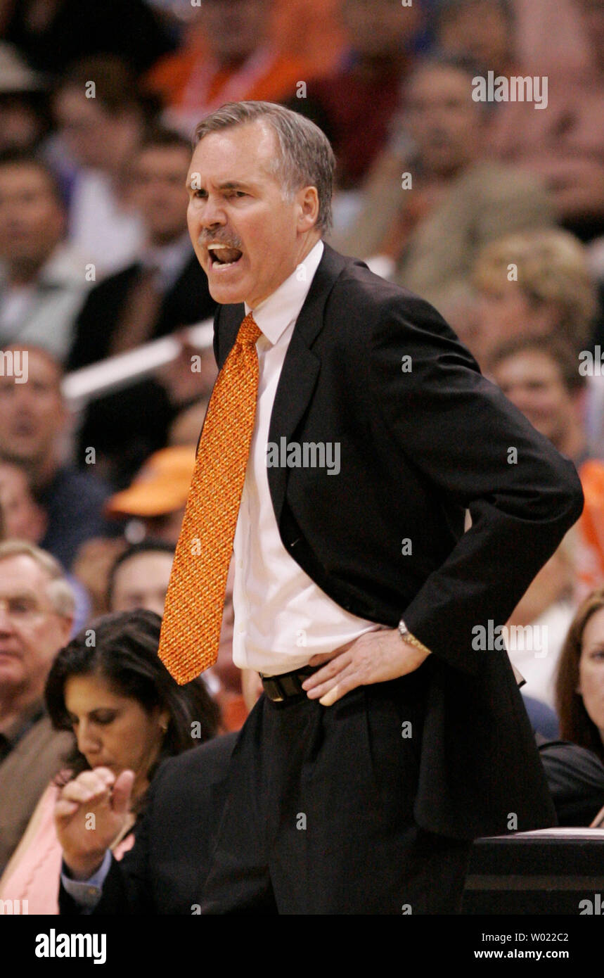 Phoenix suns coach mike dantoni hi-res stock photography and images - Alamy
