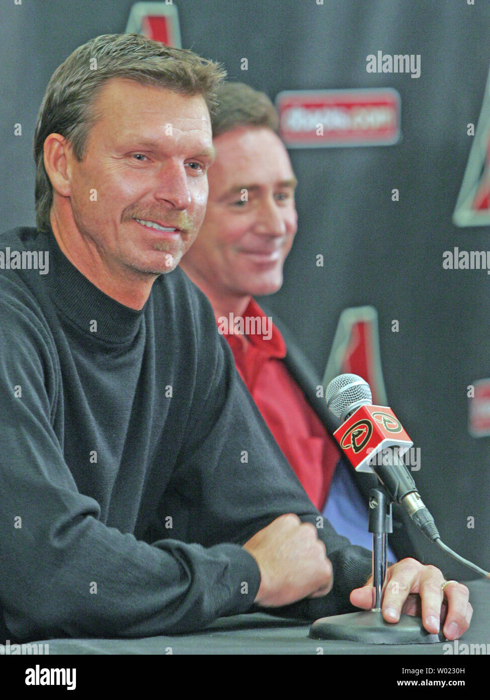 Newly signed pitcher Randy Johnson (L) sits next to Arizona Diaondbacks manager Bob Melvin at press conference at Chase Field in Phoenix, Arizona on January 9, 2007.   Johnson was traded to the Diamondbacks after a two-year stint with the New York Yankees. (UPI Photo/Gary C. Caskey) Stock Photo