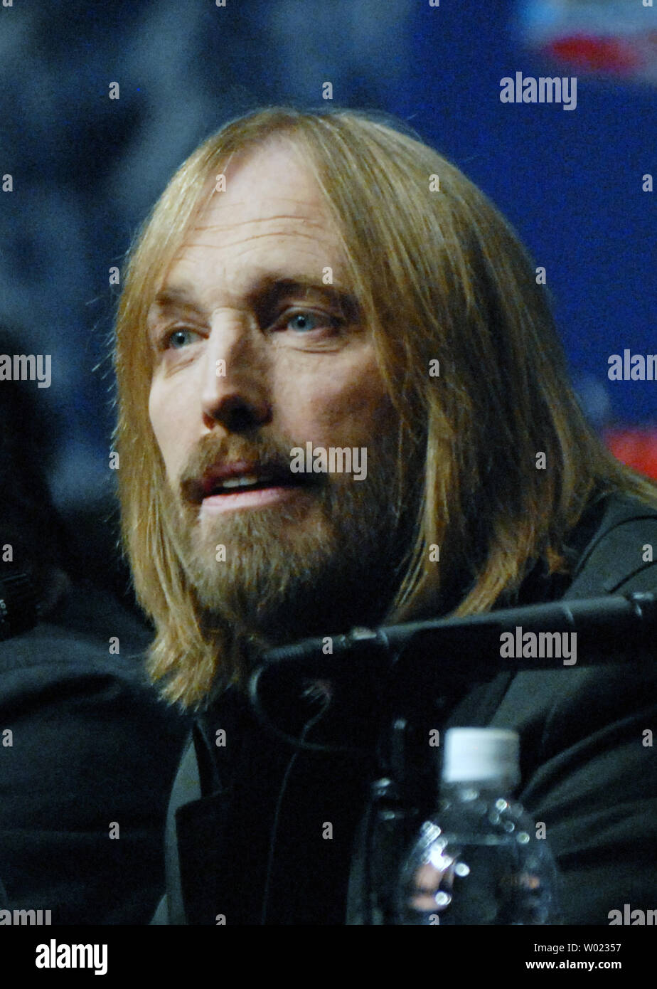 Tom Petty speaks at a press conference at the NFL's Super Bowl XLII media center in Phoenix on January 31, 2008. Tom Petty and the Heartbreakers will perform at the Super Bowl XLII Halftime Show. (UPI Photo/Alexis C. Glenn) Stock Photo