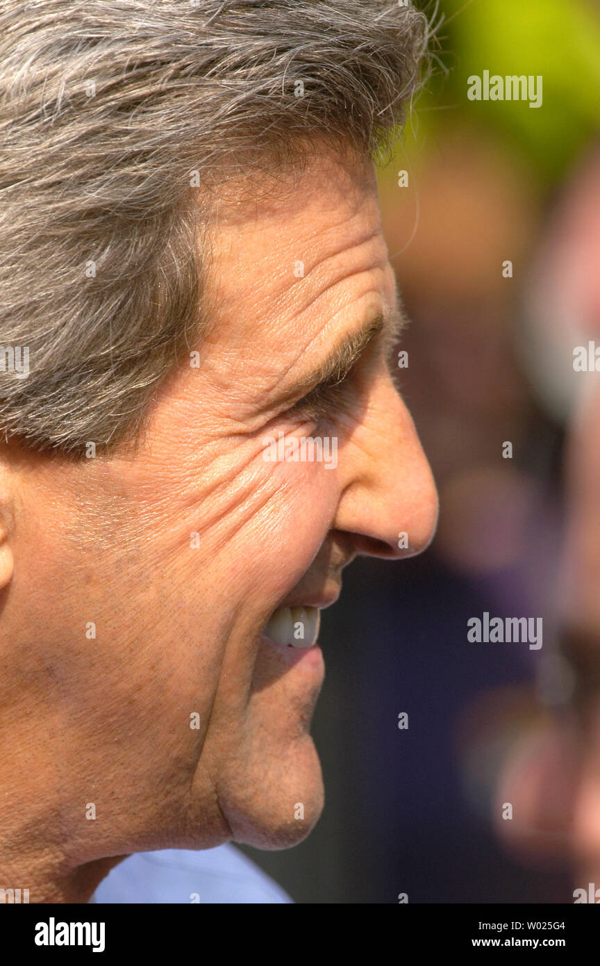John kerry running mate john hi-res stock photography and images - Alamy