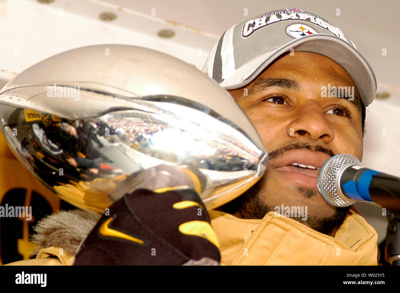 Jerome bettis bus hi-res stock photography and images - Alamy