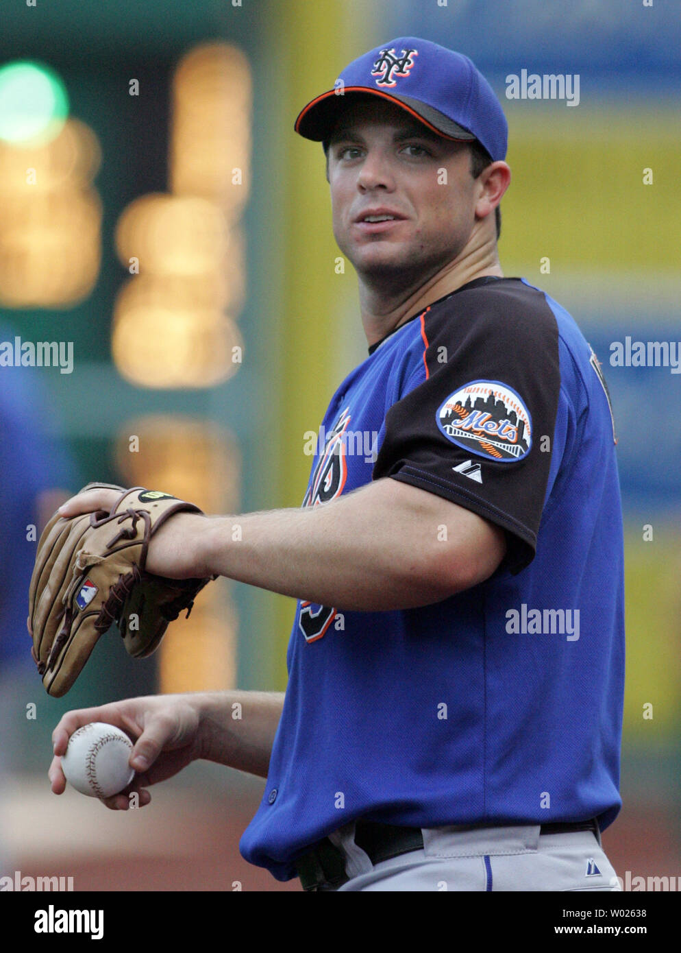 New York Mets David Wright warms up, before the start of the game with the  Pittsburgh Pirates at PNC Park in Pittsburgh, Pennsylvania on September 16,  2006. (UPI Photo/Stephen Gross Stock Photo 