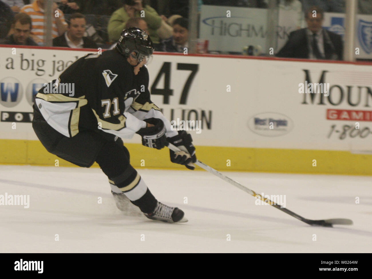 Pittsburgh Penguins Evgeni Malkin skates in his first NHL game against the  New Jersey Devils at Mellon Arena in Pittsburgh, Pennsylvania on October  18, 2006. (UPI Photo/Stephen Gross Stock Photo - Alamy