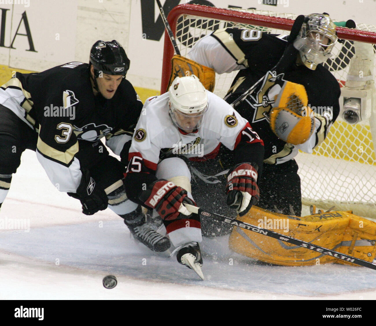 Pittsburgh Penguins Marc-Andre Fleury prevents the Philadelphia Flyers from  scoring during the third period at Mellon Arena in Pittsburgh, Pennsylvania  on October 5, 2006. (UPI Photo/Stephen Gross Stock Photo - Alamy