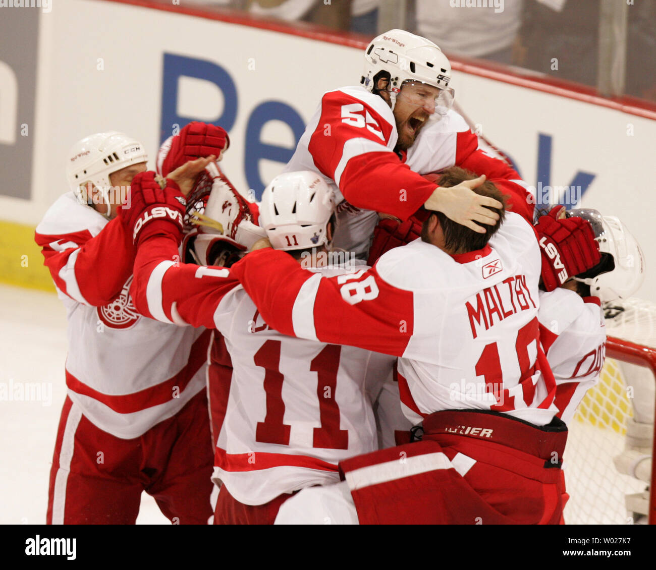 HD wallpaper: 2008, The game, Sport, Ice, Victory, Detroit, NHL, Hockey, Red  Wings